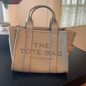 The tote bag from Mark Jacobs in a taupe leather